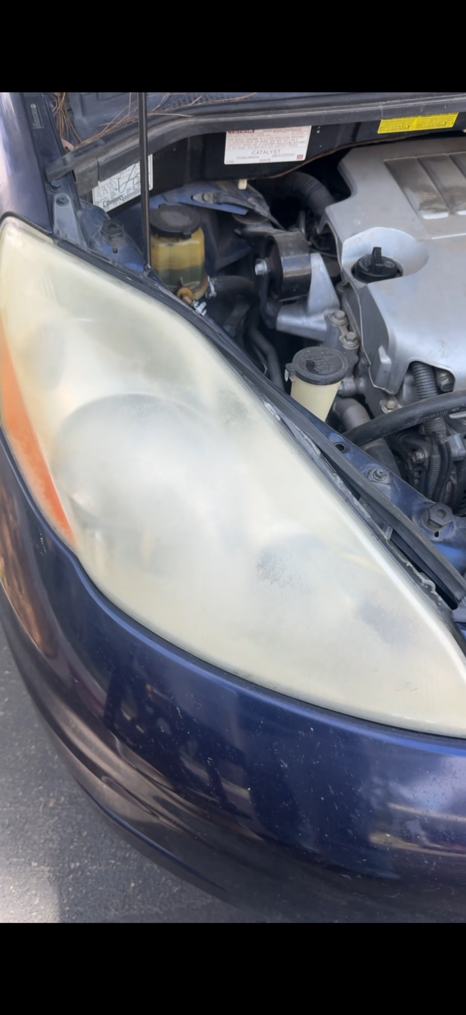 Oxidized headlight before restoration